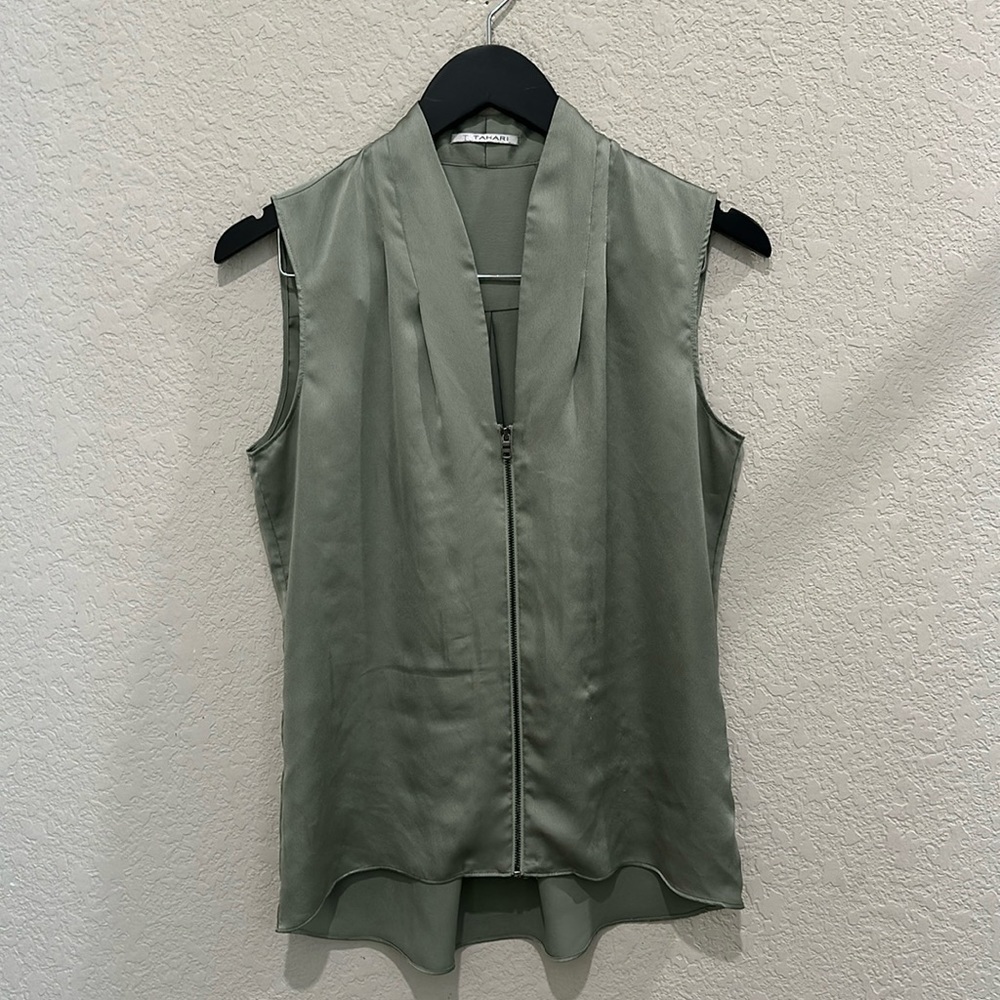 Tahari sleevless blouse size SP